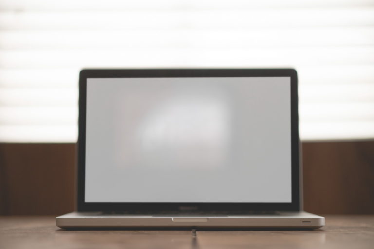 Voice commerce: przyszłość zakupów przez asystentów głosowych